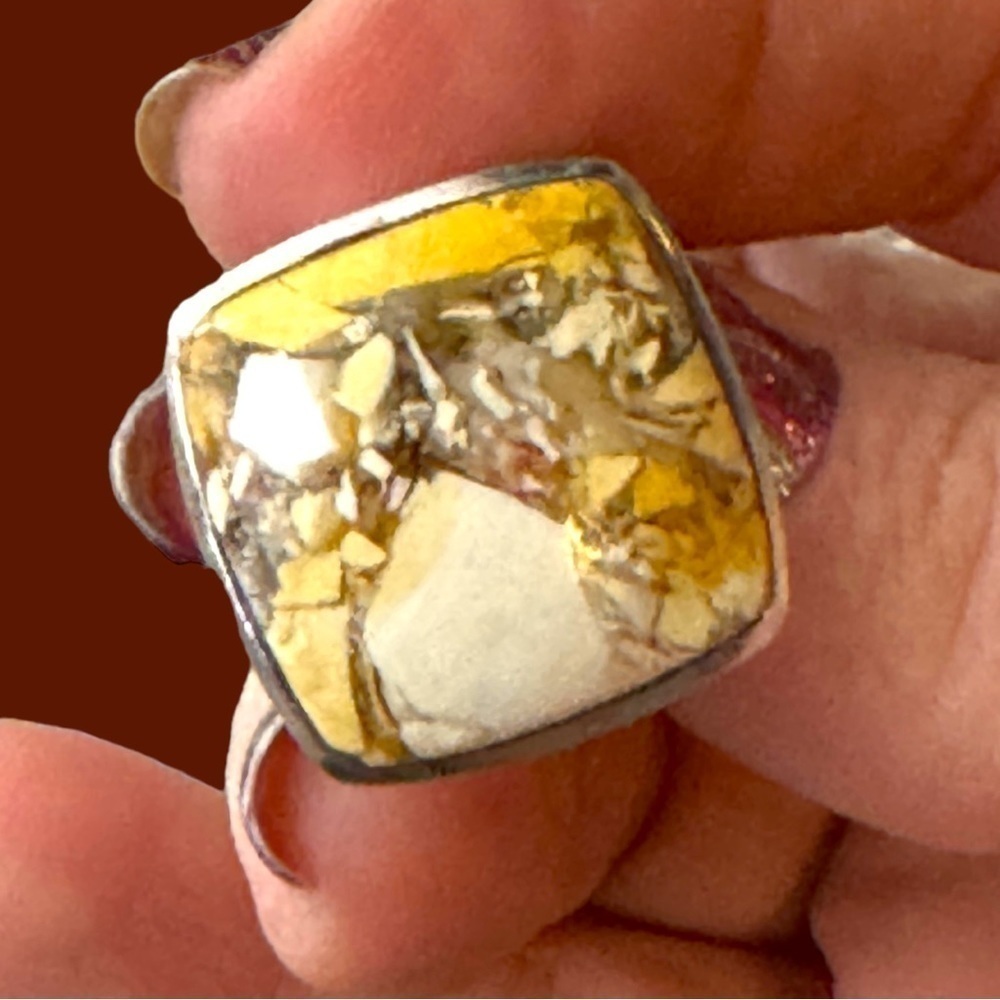 NEW .925 Silver Mookalite ring set in sterling silver‎